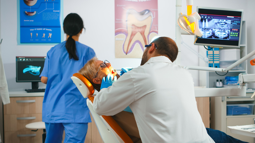 Dental surgeon in College Road Nashik | Dental Clinic